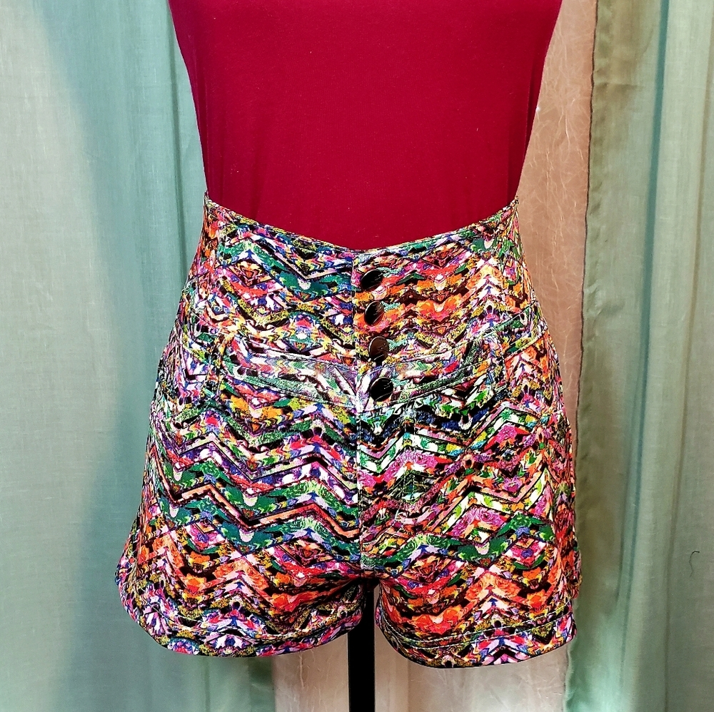 Bright and fun High waist stretch shorts
